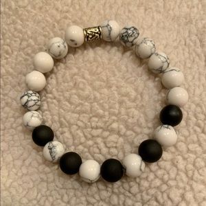 Men’s glossy white marble w/blk matte beads